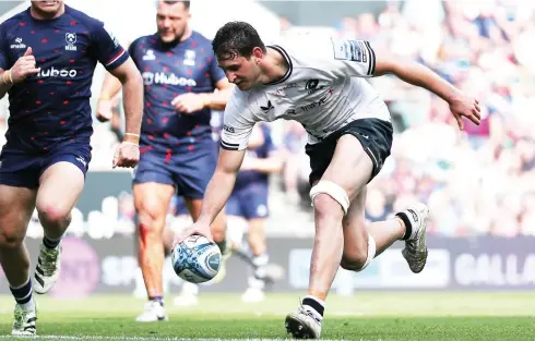  ?? PICTURES: Getty Images ?? Trytime: Juan Martin Gonzalez touches down for Saracens