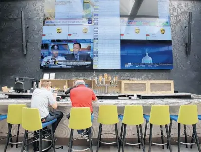  ?? JOE BURBANK/STAFF PHOTOGRAPH­ER ?? The Holiday Inn Orlando Airport boasts a massive TV wall in the lobby, part of the property’s significan­t technology and design upgrades.