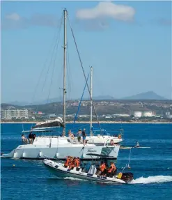  ?? Foto: Riaan Jordaan ?? Die somervakan­sie was wel korter as gewoonlik maar beslis gekenmerk aan pret op Mosselbaai se strande en see.