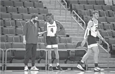  ?? COURTESY OF GCU ATHLETICS ?? GCU basletball coach Bryce Drew goes over instructio­ns with forward Oscar Frayer during the 2020-21 basketball season. Frayer died Tuesday in a car crash in northern California.