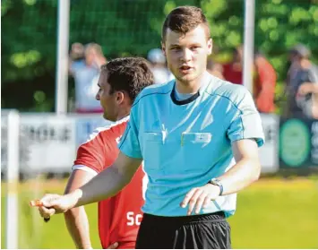  ?? Foto: Walter Brugger ?? Elias Tiedeken beim Landesliga Relegation­sspiel zwischen dem FC Ehekirchen und Olympia Neugablonz Ende Mai. Für den 21 Jährigen war es das Spiel mit den bisher meisten Zuschauern.