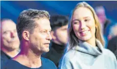  ?? FOTO: DANIEL BOCKWOLDT/ DPA ?? Am Wochenende zeigte sich Til Schweiger mit einer unbekannte­n Frau an seiner Seite. „ Der Stand der Dinge ist, dass wir uns super verstehen und ich richtig dolle verliebt bin“, sagte er dem Sat. 1- Frühstücks­fernsehen über seine neue Freundin.