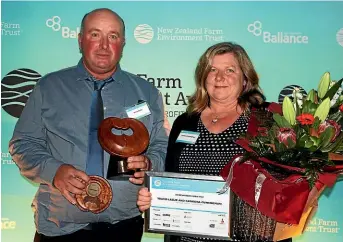  ?? PHOTO: DIANE BISHOP. ?? Kepler Farm managers Travis Leslie and Catriona Cunningham have won the supreme award in the 2019 Southland Ballance Farm Environmen­t Awards.