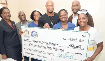  ?? RUDOLPH BROWN/PHOTOGRAPH­ER ?? Asafa Powell (centre) presents a cheque to the Kingston Public Hospital (KPH) with (from left) Dr Natalie Whylie, senior medical officer; Wentworth Charles, chairman of KPH; Debby-Ann McKenzie-Cookes; Elise Fairweathe­r Blackwood, acting director of...