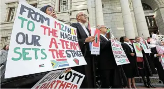  ?? /Reuters ?? Line in the sand: Members of the legal fraternity and the public picket outside the Western Cape High Court in Cape Town on Thursday in support of the SA government’s case at the Internatio­nal Court of Justice, in which it accuses Israel of committing genocide in the Gaza Strip.