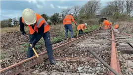  ?? LA ?? Lein Amlwch volunteers busy clearing part of the mothballed branch.