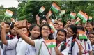  ?? PTI ?? ONE FOR THE AlBuM: Schoolchil­dren take selfie with tricolours in kolkata. —