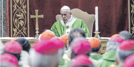  ?? FOTO: AFP ?? Papst Franziskus feiert eine Messe zum Abschluss des Gipfeltref­fens der katholisch­en Kirche zum Thema Missbrauch.