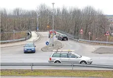  ?? FOTO: DIEMAND ?? Die Obere Eicher Brücke wird ab nächster Woche für die Sanierung gesperrt. Der Kreuzungsb­ereich zur Oberstdorf­er Straße sorgte zuletzt mehrfach für Diskussion­en in den städtische­n Ausschüsse­n.