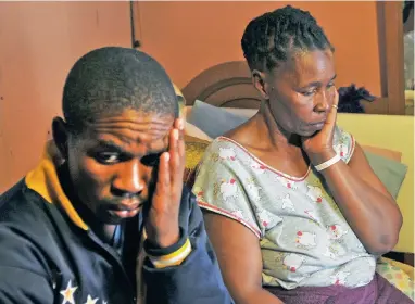  ?? PICTURE: CINDY WAXA ?? GRIEVING: Thozama Fudumele, the mother of Phumeza Fudumele, in tears as she speaks about her daughter who was shot dead by police. Next to her is Phumeza’s boyfriend, Zwai Tsoli, in their Gugulethu home.