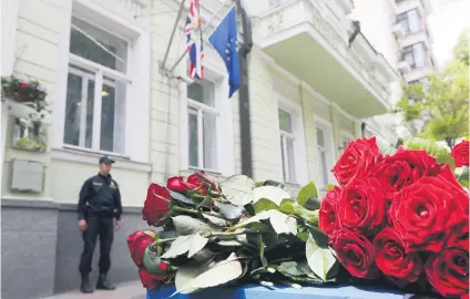  ?? Picture: Reuters ?? TRIBUTE. Flowers were placed in front of the British embassy in Kiev, Ukraine, for victims of Monday’s suicide bombing at Manchester Arena in the UK city of Manchester.