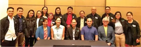  ??  ?? PARTICIPAN­TS. The 13 sports leaders from Mindanao pose with Marielle Benitez, Olympian Akiko Thomson-Guevara, Mindanao Peace Games convenor Noli Ayo, Stephen Fernandez and lawyer Victor Africa during the Discover Leadership Program that closed June 21...