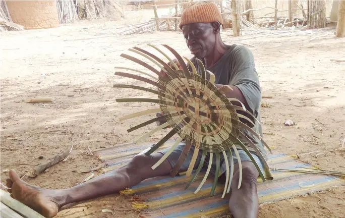  ?? PHOTO: ?? An elderly man weaving basket at Riwaza village in Kwali Area Council on last weekend.
ABUBAKAR SADIQ ISAH