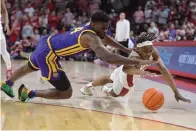  ?? NWA Democrat-Gazette/Hank Layton ?? Arkansas’ JD Notae, right battles LSU’s Darius Davis for a loose ball Wednesday during the first half of the Razorbacks’ home finale at Bud Walton Arena in Fayettevil­le.