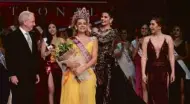  ??  ?? 2018 queen Shairfa Akeel hands over the crown to Miss Asia Pacific Internatio­nal 2019 Chaiyenne Huisman. Joining her in presenting the award are Marriott Internatio­nal Cluster General Manager Bruce Winton and Miss Asia Pacific Internatio­nal President Jacqueline Tan-sainz.