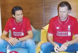  ??  ?? Liverpool’s Jari Litmanen (left) and Liverpool legend Steve McManaman.