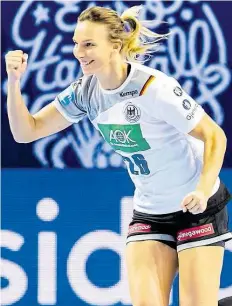  ?? DPA-BILD: VARFJELL ?? Siegerfaus­t: Angie Geschke aus Oldenburg erzielte gegen Tschechien ihr 200. Länderspie­ltor.