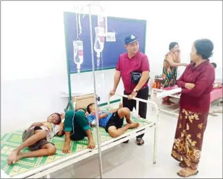  ?? SUPPLIED ?? Over one hundred pupils in Banteay Meanchey province simultaneo­usly contract food poisoning after eating packed rice donated by Korean missionari­es.