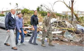  ?? EVAN VUCCI/AP ?? Trump visitó Puerto Rico, afectado por el huracán María.