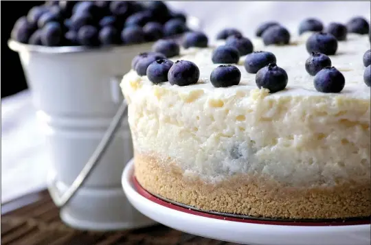  ?? Food styling/KELLY BRANT Arkansas Democrat-Gazette/JOHN SYKES JR. ?? Blueberrie­s on Air is a no-bake dessert similar to chiffon pie, but without the eggs.