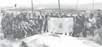  ??  ?? ROMBONGAN warga Kem PLKN Bagai Budi Sandakan ketika berada di puncak Bukit Mawar berlatarka­n pemandanga­n menarik dan panorama indah.