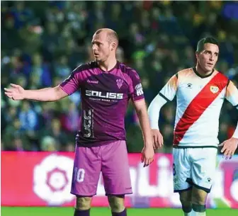  ?? LALIGA ?? Zozulya, en la primera parte del partido, que se suspendió por insultos contra él en Vallecas