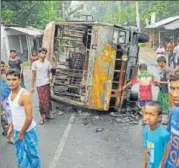  ?? HT FILE ?? Houses and shops were vandalised and police vehicles set on fire when communal violence swept Basirhat in 2017.