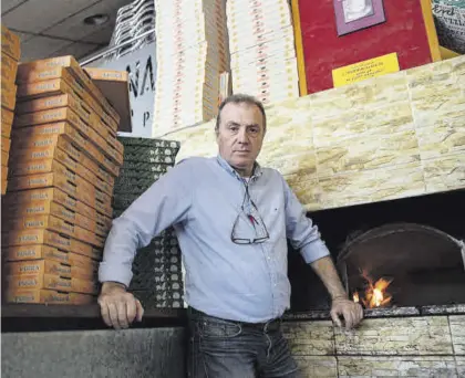  ?? DAVID APARICIO ?? Carmine Melisse, propietari­o de la pizzeria Bella Napoli, en Girona.