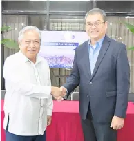  ?? PHOTOGRAPH COURTESY OF MERALCO ?? Subway to progressTr­ansportati­on Secretary Jaime Bautista (left) and Meralco executive vice president and chief operating officer Ronnie Aperocho seal the deal for the new switching station for the Metro Manila Subway Project.