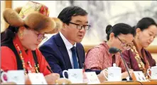 ?? TENTSEN SHINDEN / FOR CHINA DAILY ?? Lhagchung (second from left) speaks at a plenary meeting of the Xizang autonomous region delegation at the second session of the 14th National People’s Congress in Beijing on Tuesday.