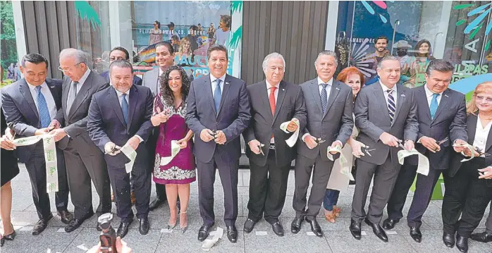  ?? CORTESÍA ?? Gobernador, alcaldes de Tampico y Ciudad Madero, así como legislador­es locales y federales acudieron a la ceremonia.