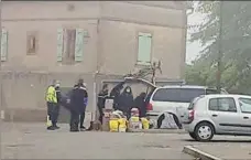  ?? (Ph. MFC). ?? A Moissac, lundi matin, les gendarmes menaient une opération d’envergure concernant l’importatio­n en contreband­e de tabac.