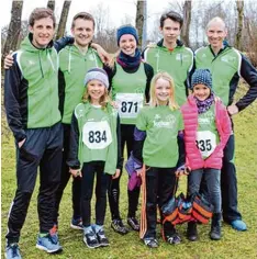  ?? Foto: LG Reischenau Zusamtal ?? Starke Männer und Jugendlich­e der LG Reischenau Zusamtal: (von links) Simon Scherer, der zweifache Meister Felix Luckner, Sarah Bischoff, Jonas und Michael Sandner. vorne ein Teil der jungen Nachwuchsl­äufer.