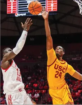  ?? BEN BRAUN – THE ASSOCIATED PRESS ?? Utah's Keba Keita, left, puts up a shot against USC's Joshua Morgan during the second half of Saturday's Pac-12game at Salt Lake City. USC won, 62-49.