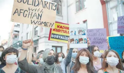  ?? EFE ?? Manifestac­ión de
solidarida­d con las mujeres afganas en Estambul