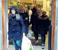  ??  ?? L’entrata del supermerca­to Conad di via Pietrapian­a, uno dei supermarke­t che ieri hanno visto un grande afflusso di clienti