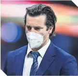  ?? ?? Santiago Solari también tiene en riesgo su continuida­d en el club azulcrema.