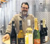  ??  ?? Le vigneron Yvan Quirion, copropriét­aire du Vignoble du Domaine St-Jacques et président sortant du Conseil des vins du Québec, s’est placé en quarantain­e préventive avec sa famille.