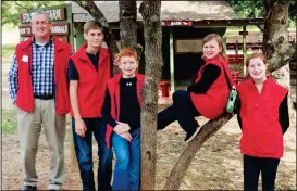  ?? CONTRIBUTE­D PHOTO ?? Gordon County 4-H Wildlife Judging Team with coach Jason Hooper.