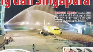  ??  ?? SAMBUTAN MERIAH: Pesawat A320 disambut meriah dengan pancutan air sejurus ketibaanny­a di Lapangan Terbang Antarabang­sa Kuching.