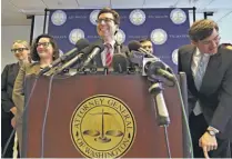  ??  ?? En contra. El fiscal general del estado de Washington, Bob Ferguson , es uno de los litigantes.