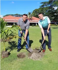  ??  ?? General Manager Patrick Beck and Mimosa Golf Superinten­dent Andy Mason plant a tree in celebratio­n of Earth Day