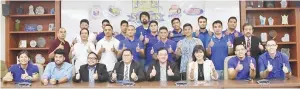  ??  ?? Cavite Rep. Strike Revilla and Bacoor Mayor Lani Mercado Revilla join members of the Bacoor Strikers team for the Maharlika Pilipinas Basketball League led by Atty. Jonas Castro (franchise owner), GM for operations Buddy Encarnado and players Marlou...