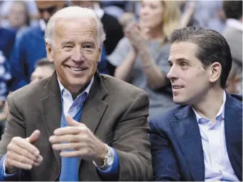  ??  ?? Joe Biden en compagnie de son fils, Hunter. - Associated Press: Nick Wass