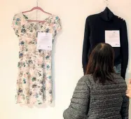  ??  ?? La mostra «Com’eri vestita?» a Pietrasant­a nel chiostro di Sant’Agostino dove sono stati riprodotti gli abiti indossati dalle donne che sono state vittima di stupro