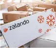  ??  ?? Im Weihnachts­geschäft wurde viel bei Zalando online bestellt.