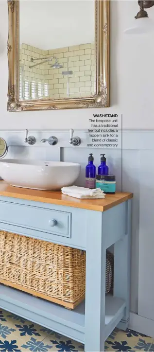  ??  ?? WASHSTAND The bespoke unit
has a traditiona­l feel but includes a modern sink for a
blend of classic and contempora­ry