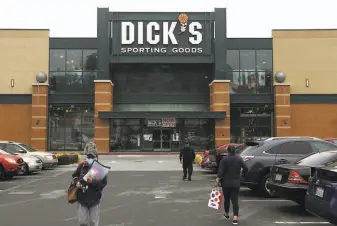  ?? Justin Sullivan / Getty Images ?? Dick’s Sporting Goods in Daly City is among the stores that have seen a rise in order pickups.