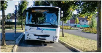  ??  ?? Les élèves de Longperrie­r peuvent désormais prendre le bus 709 en sortant des cours.