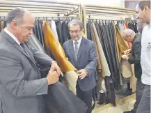  ??  ?? El presidente de la UIP, Gustavo Volpe, con el viceminist­ro de Industria, Luis Llamosas, ayer en la feria Fecuer 2019.